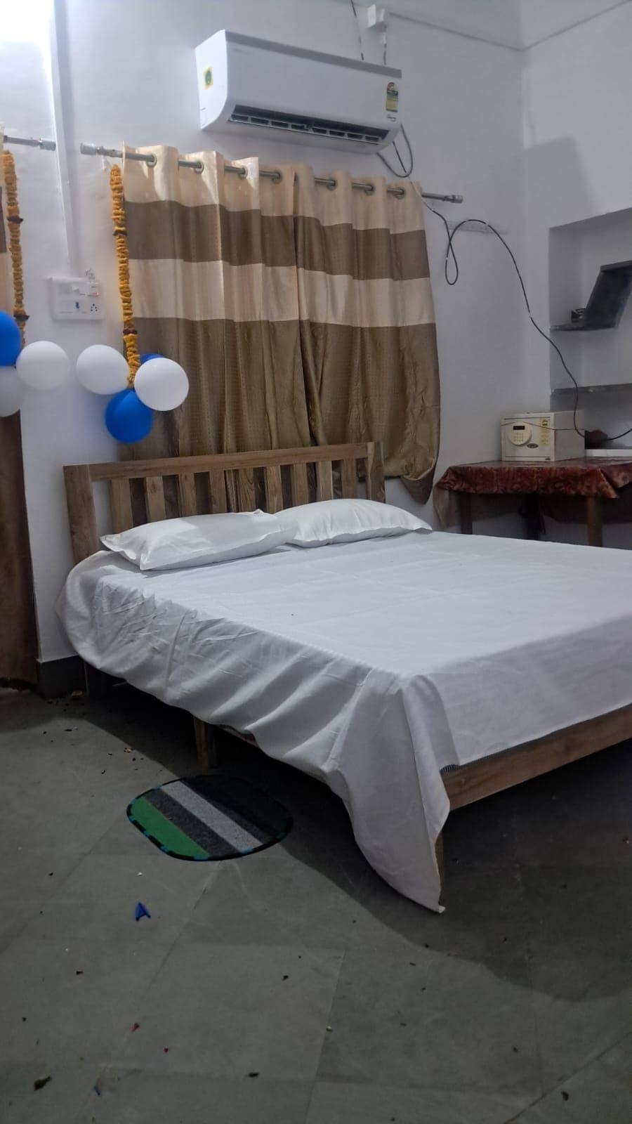 Double Bed Room at Hotel Golden Sparrow